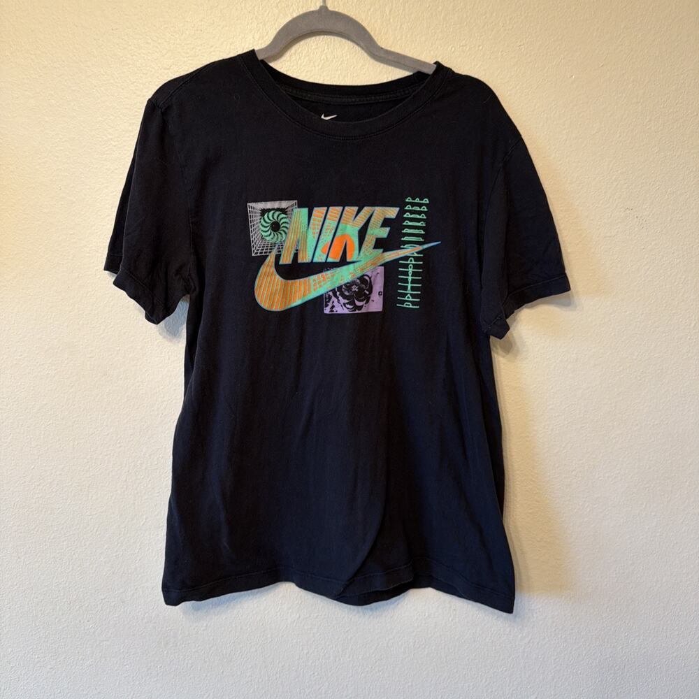 Nike Men’s Black Short Sleeve Graphic T-Shirt Size M Retro Abstract Athletic